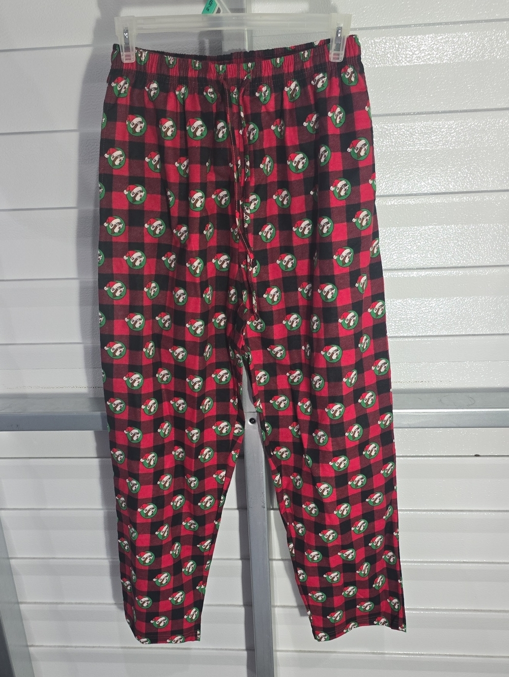 Buc-Ees Men’s Red Plaid Holiday Pajama Pants with Festive Print Size Large NWT